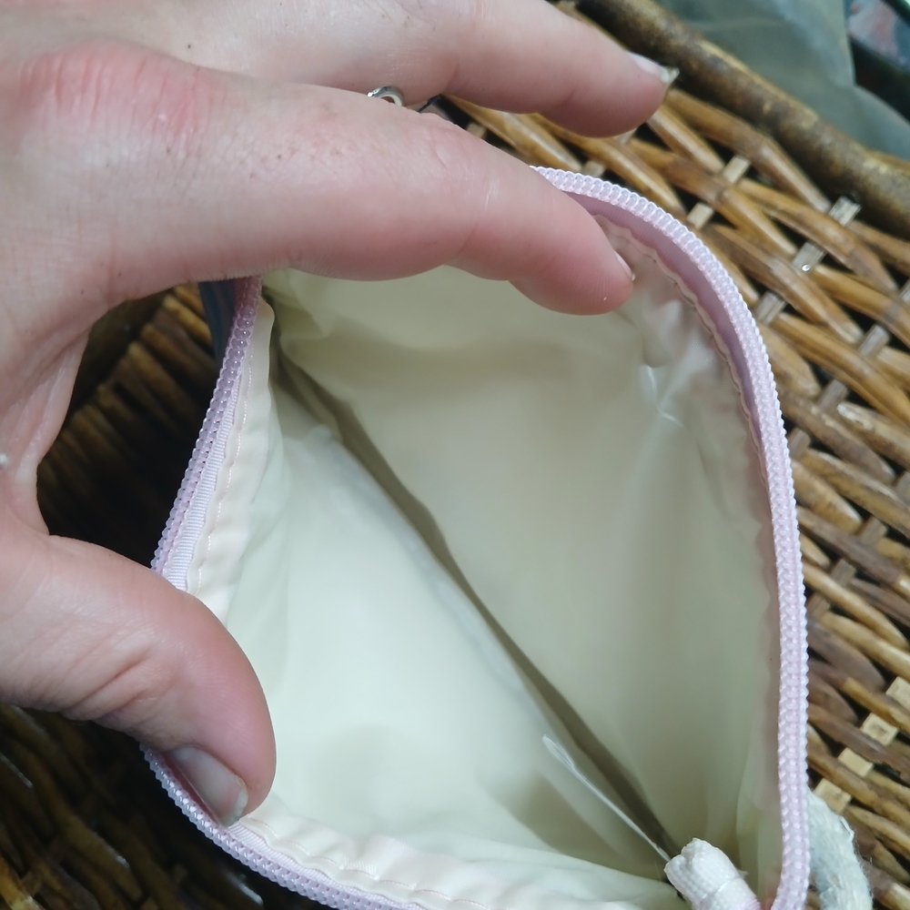 Pastel Seashell Wristlet - Picture 7 of 7